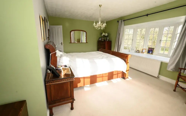Charming Country House Near Henley-On-Thames