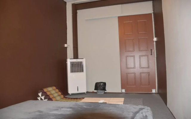 Empo Hostel at 30 Onnut