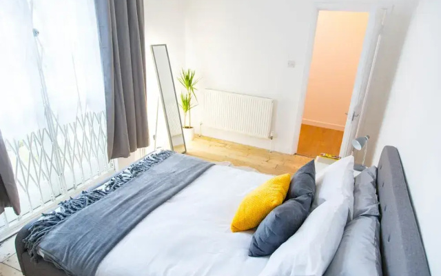 Spacious Two Bed in Hackney