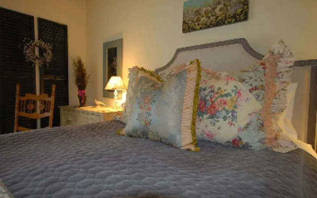 Circular Manor Bed and Breakfast