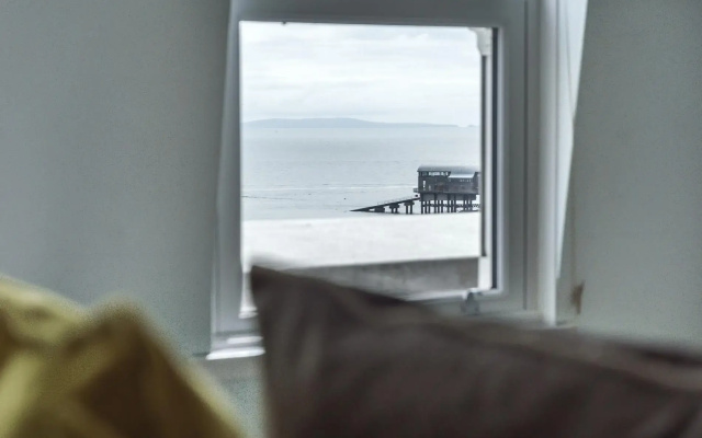North Beach Heights - 3 Bedroom Penthouse - Tenby