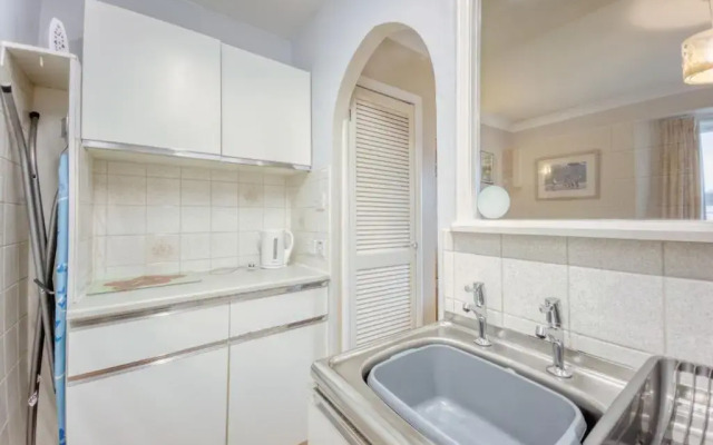 Apartment 6 - 1 Bedroom Town view
