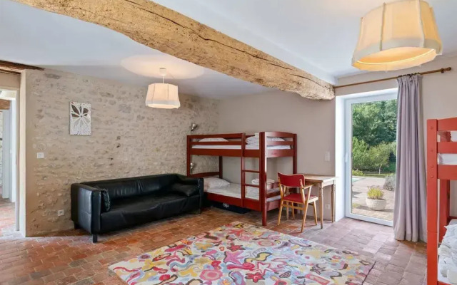 Charming Holiday Home in Yevre-la-Ville with Pool
