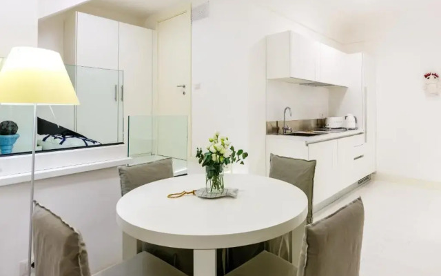 White Stylish Apartment 3