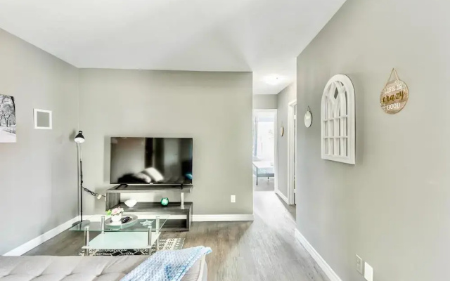 Stunning 2BR - King Bed Apt - Central Location