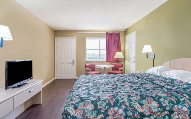 Super 8 by Wyndham Monticello
