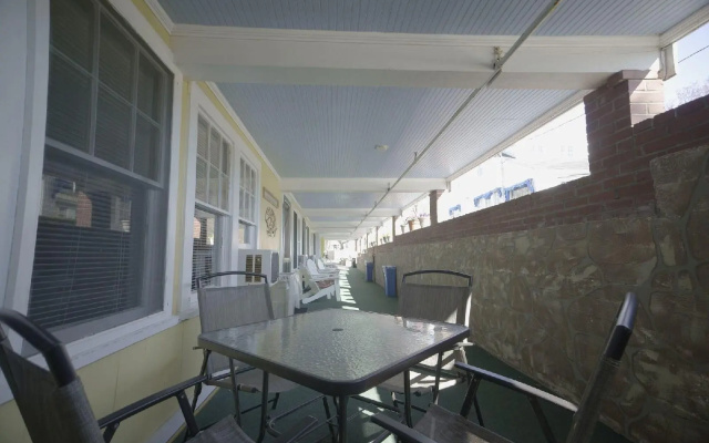 Betty Doon Hotel