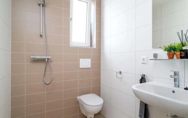 Modern Chalet With Dishwasher, in Friesland