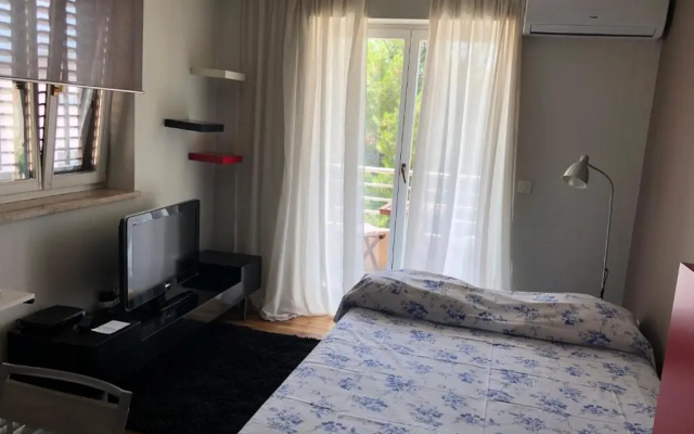 Gorgeous Biserka Apartment near the sea