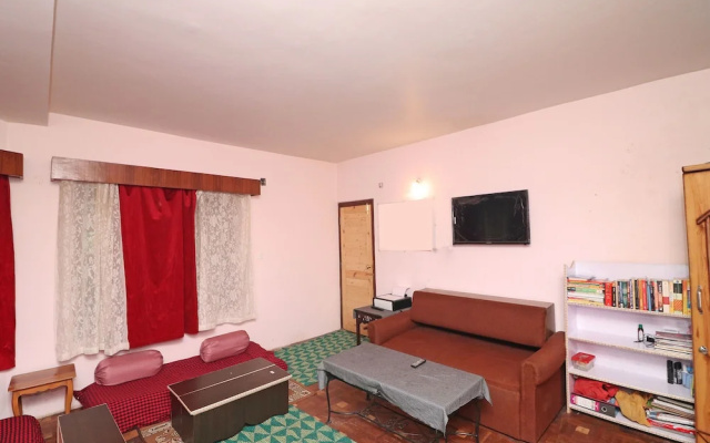 OYO 13724 Home Cosy Stay Near Mall Road