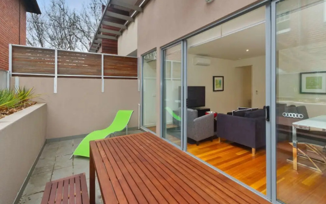 Mitford St Elwood Lifestyle