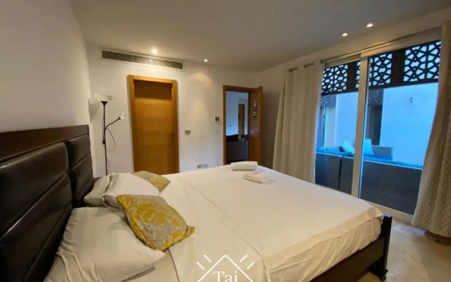 TAJ HOME, exotic ground 2 bedroom, pool, Scarab
