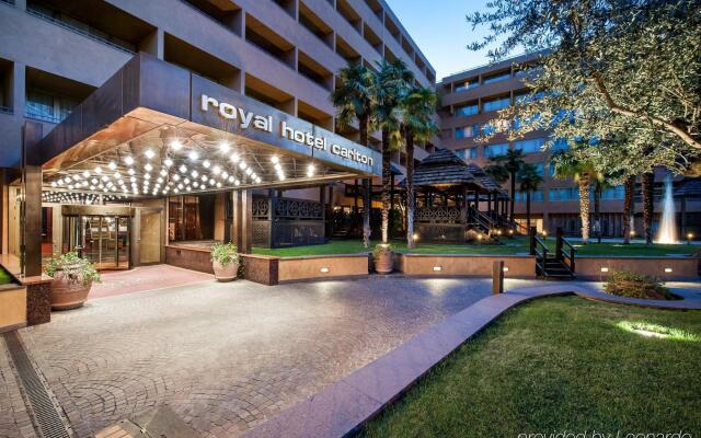 Отель Royal Hotel Carlton Италия, Болонья - 3 отзыва об отеле, цены и фото номеров - забронировать отель Royal Hotel Carlton онлайн вид на фасад