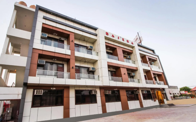 Capital O 44932 Hotel Basera
