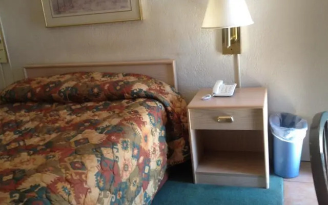 Economy Inn Globe