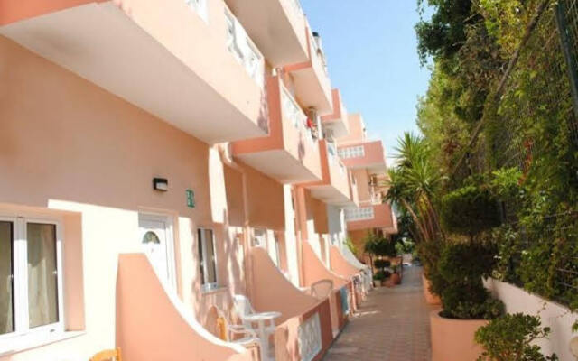 Primavera Beach Hotel Studios & Apartments вид на фасад