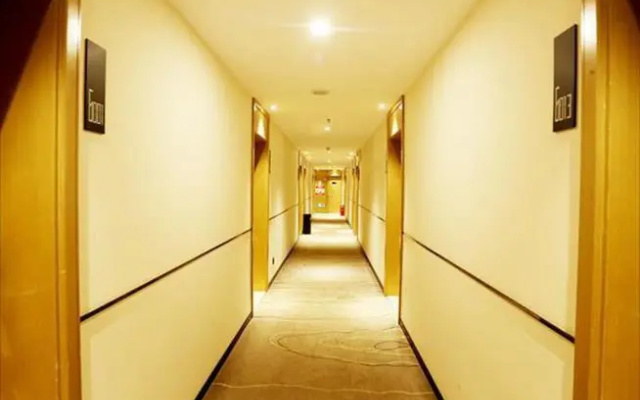City Comfort Inn Huanggang Xishui Xionghu Road