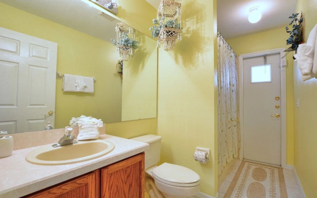 Greater Groves 3 Bedroom House w Pool - 5205GG