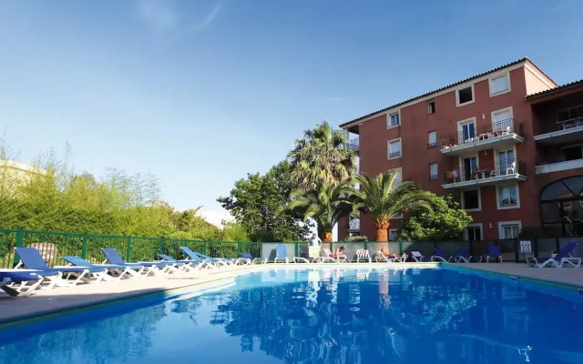 Apartment With AC at 150 m. From Beach