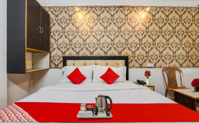 Flagship Radhey Shyam Inn Near Sahara Ganj Mall