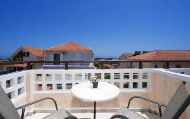 Theodora Studios & Apartments