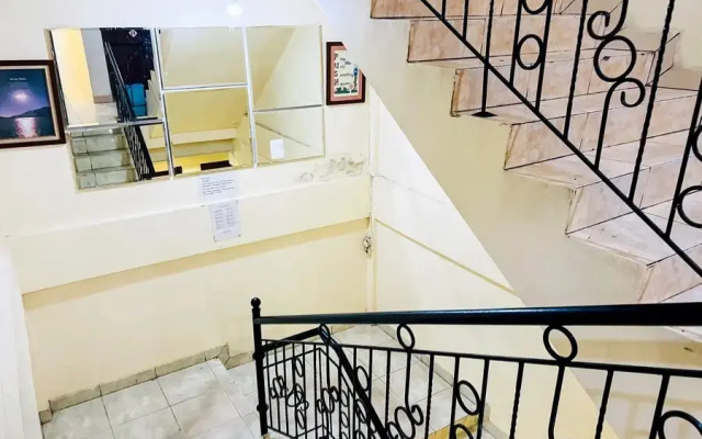 Taisir Residence Near Palmerah Mitra RedDoorz