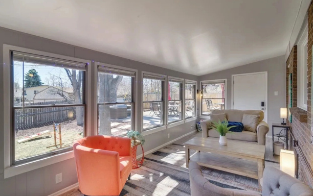 Bbq, Hot Tub, Patio, Sunroom + Games!