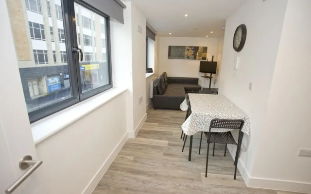 8 Compass Point