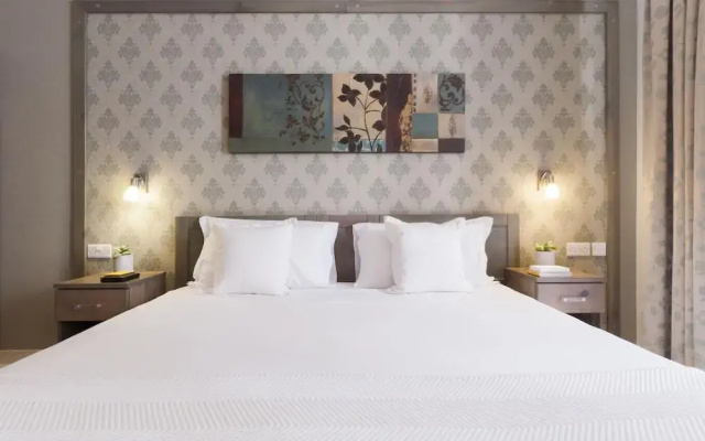 Rooms by Alexandra Hotel