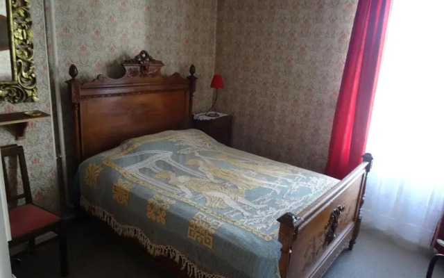Charming French Cottage-Gite in the Heart of Quiet Gorron