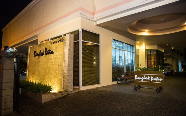 Отель Patio Luxury Suites вид на фасад