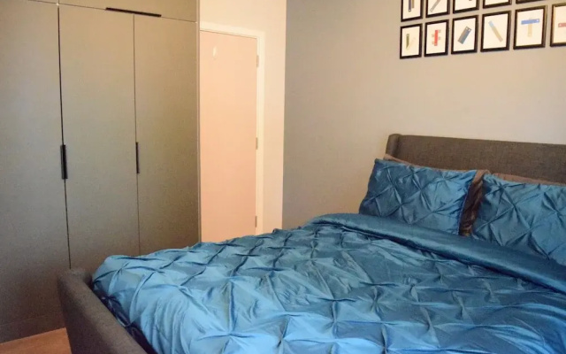 Modern 1 Bedroom Apartment With Balcony