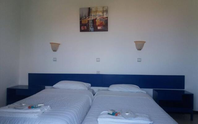 Semeli Hotel- Adults Only комната для гостей