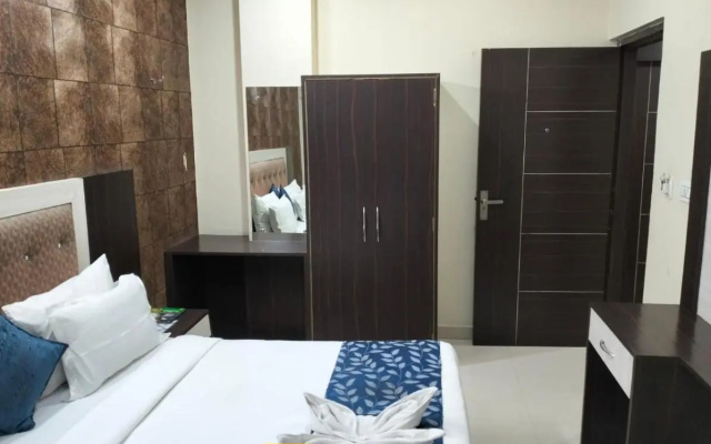 Green Leaf Hotel