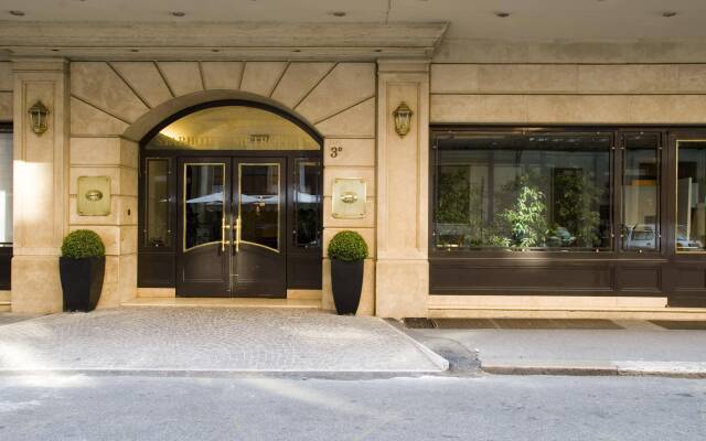 Отель Starhotels Metropole Рим вид на фасад