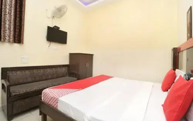 Oyo 28225 Hotel Lions Den