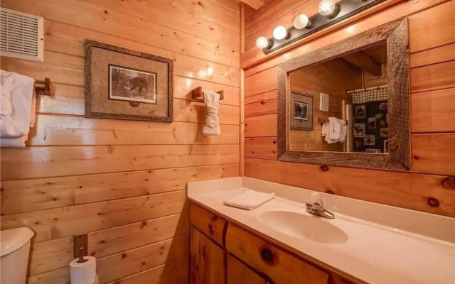 Creekside Romance - One Bedroom Cabin