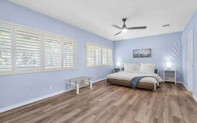 Renovated Quiet All King Bed Suites