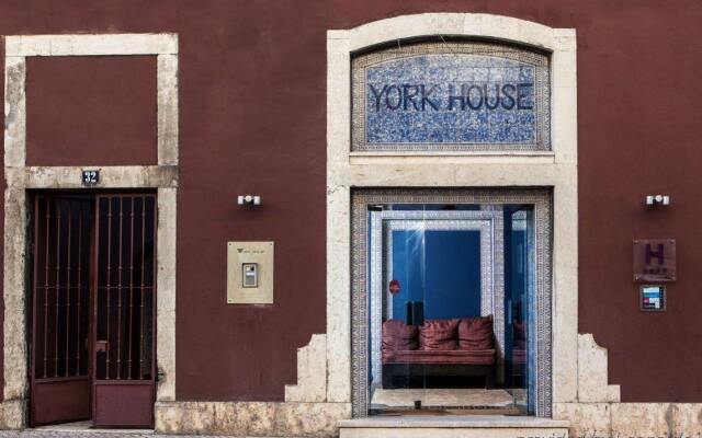 Отель York House вид на фасад
