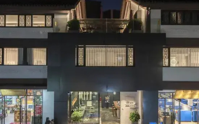 Jishang Hotel (Kunming Nanping Pedestrian Street Jinma Bijifang Branch)