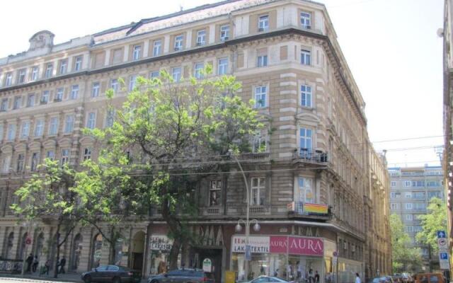 Отель Friends Hostel Венгрия, Будапешт - отзывы, цены и фото номеров - забронировать отель Friends Hostel онлайн вид на фасад
