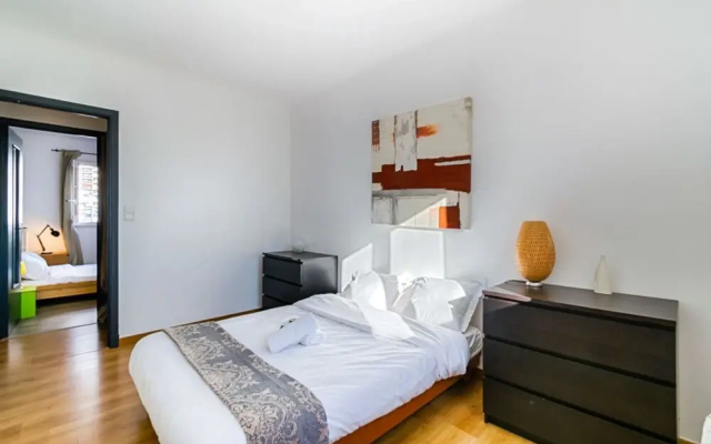 Prado - Velodrome : 2-bedroom Flat With Carpark
