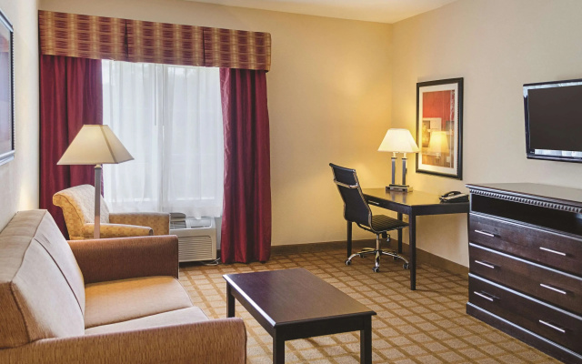 La Quinta Inn & Suites by Wyndham Mobile Satsuma / Saraland