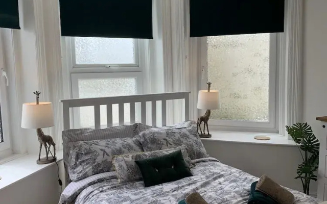 Stunning 3-bed Apartment in Ventnor