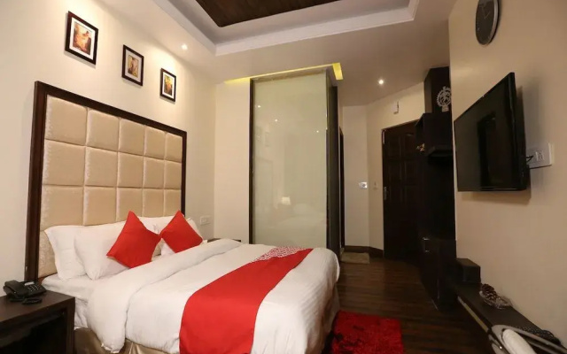 OYO 14170 Kufri Star Inn