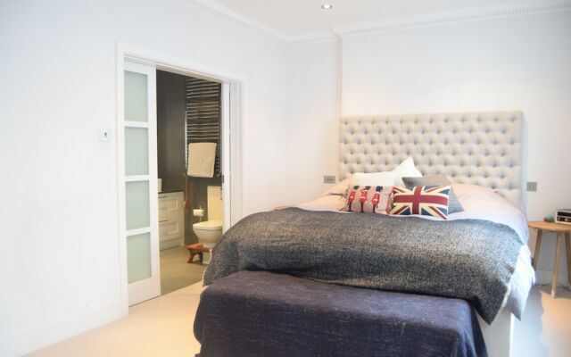 Отель Kensington 2 Bedroom Property Лондон комната для гостей