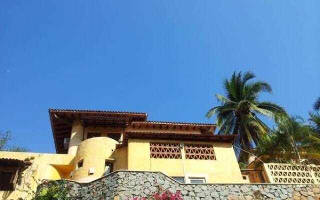 Hotel Plaza Tucanes вид на фасад