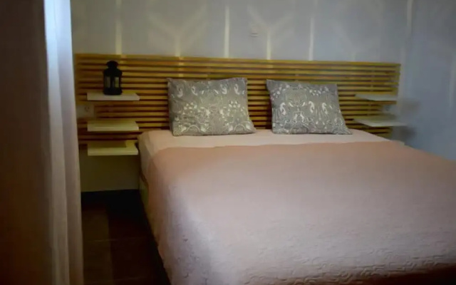 Apt - Sleeps 4 - Pets Ok - Parking - Balcony