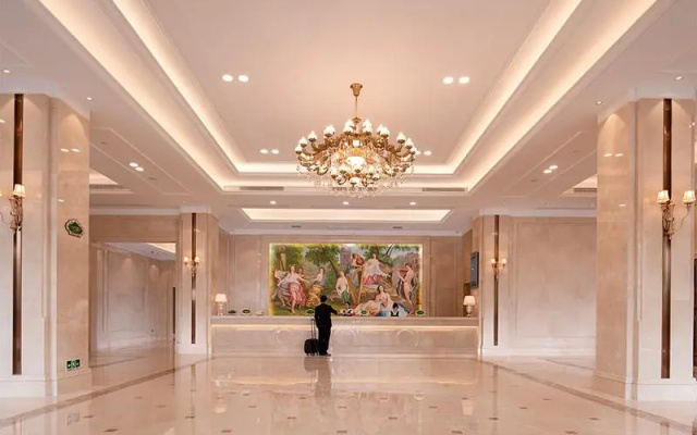 Vienna International Hotel (Sanya Duty Free Mall)