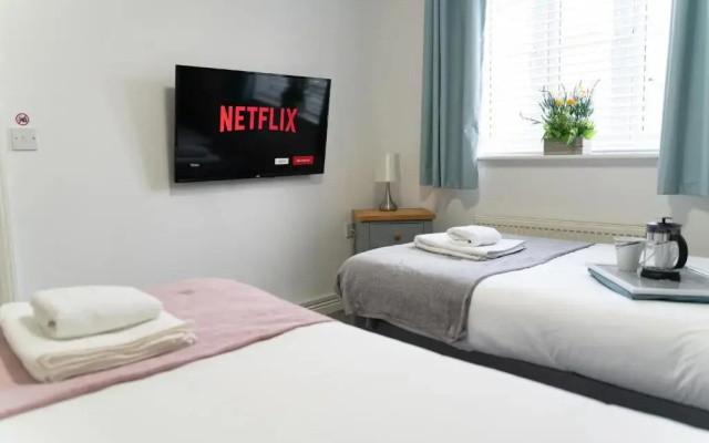 3 Smart TVs, Sleeps 3, VAN PARKING, Fast WIFI